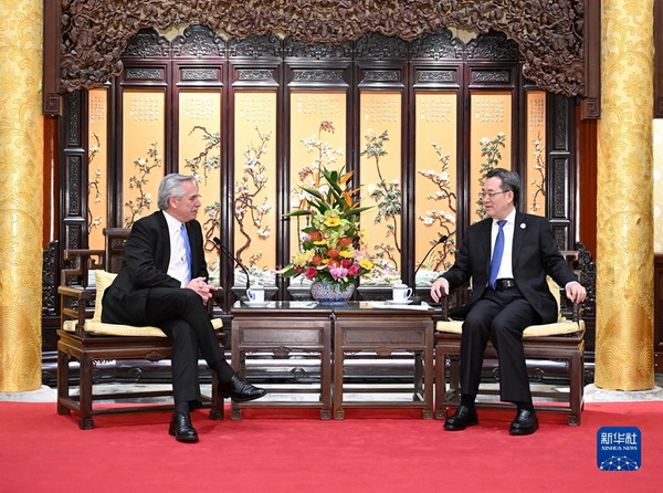 丁薛祥分别会见阿根廷总统费尔南德斯_缩小大小.jpg