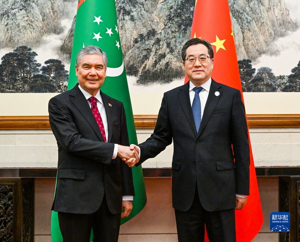 丁薛祥会见土库曼斯坦民族领袖、人民委员会主席别尔德穆哈梅多夫_缩小大小.jpg